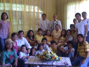 With Mom and Dad, Penan (my brother) and Tetet (my sister-in-law), nephews, nieces, uncle, aunt, and cousins. On my lap is my beloved niece, Téa-pooh. :-) 